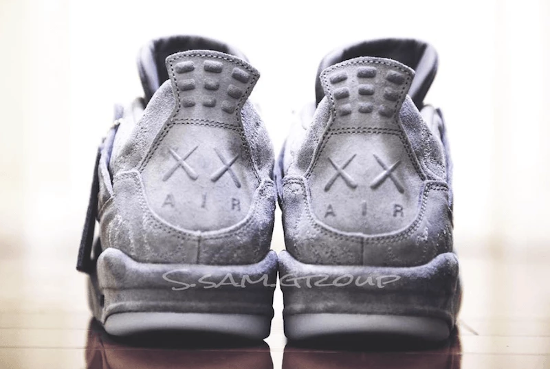 Nike Air Jordan 4 x KAWS | Dead Stock