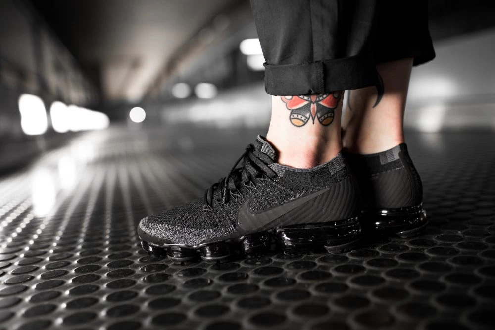 Nike air vapormax flyknit triple noir on feet best sale