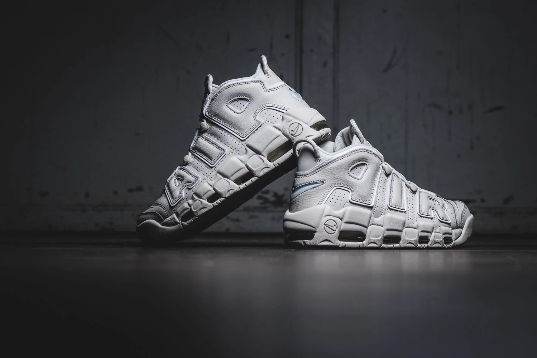 Nike Air More Uptempo 96 Light Bone Dead Stock