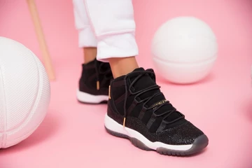 Onygo: NIKE Air Jordan 11 Heiress
