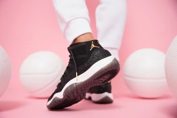 Onygo: NIKE Air Jordan 11 Heiress