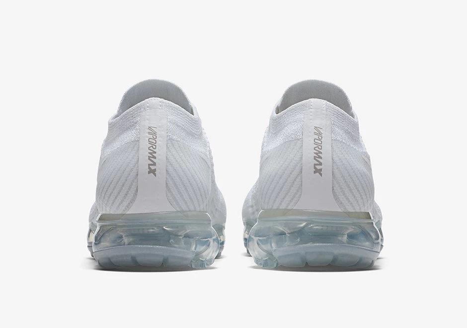 All white nike vapormax flyknit deals