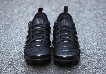 Nike Vapormax Plus Triple Black - first look