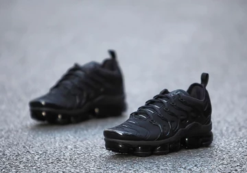 Nike Vapormax Plus Triple Black - first look