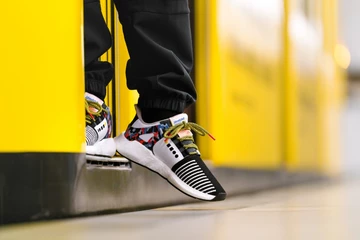Der adidas EQT Support 93/Berlin im BVG-Sitzmuster