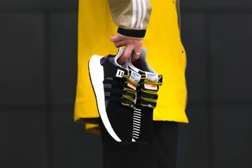 Der adidas EQT Support 93/Berlin im BVG-Sitzmuster