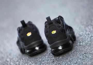 Nike Vapormax Plus Triple Black - first look