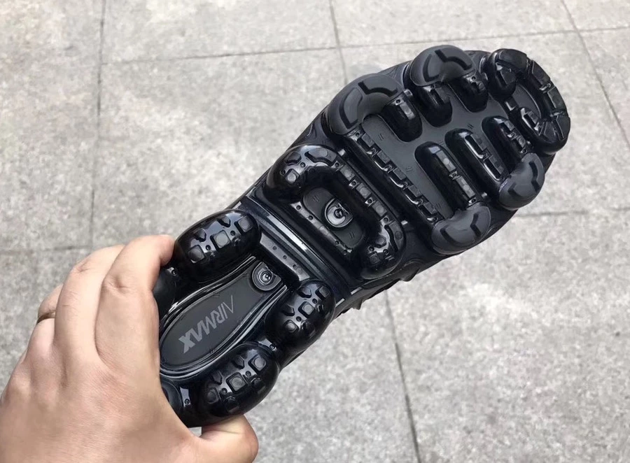 Nike Air VaporMax Plus Triple Black 924453 004 Dead Stock