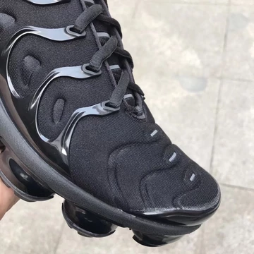 Nike Air VaporMax Plus Triple Black