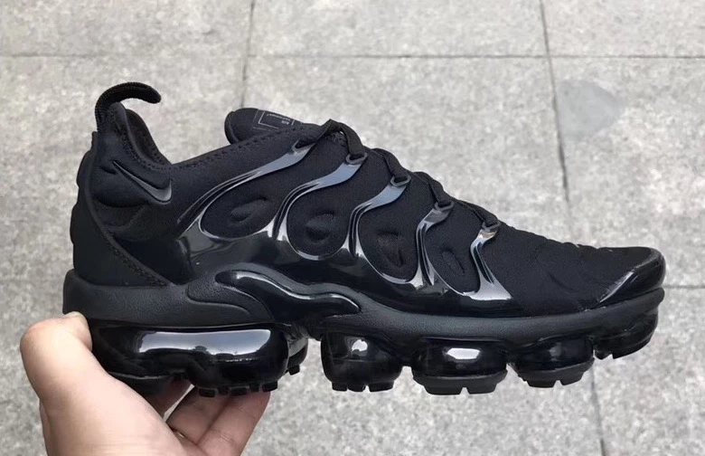 Nike Air VaporMax Plus Triple Black 924453-004 Dead Stock