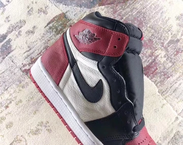 Nike Air Jordan 1 Bred Toe