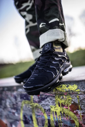 Nike Air VaporMax Plus Triple Black - on feet