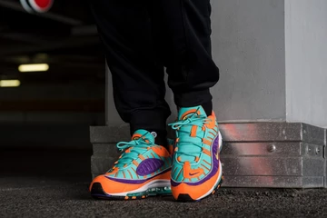 Die besten on-feet Bilder des Air Max 98 Miami