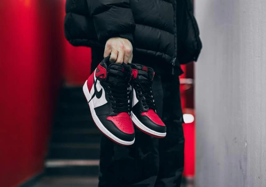 Nike Air Jordan 1 Bred Toe 555088 610 Dead Stock