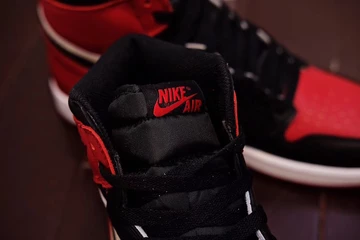 Nike Air Jordan 1 Bred Toe