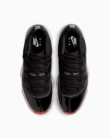 Jordan 11 Low Bred Paar von oben