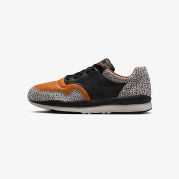 Nike Air Safari OG Monarch von der Seite
