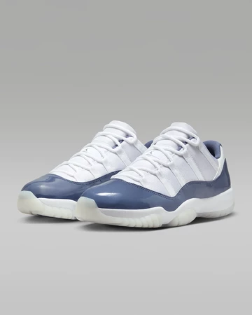 Jordan 11 Retro Diffused Blue Paar von der Seite