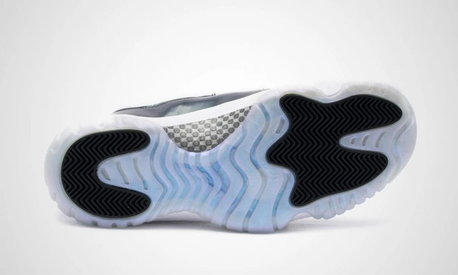 Nike Air Jordan 11 Retro Low Emerald 528895-145 Dead Stock