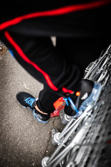 OFF-WHITE x Nike Air VaporMax Black - on feet