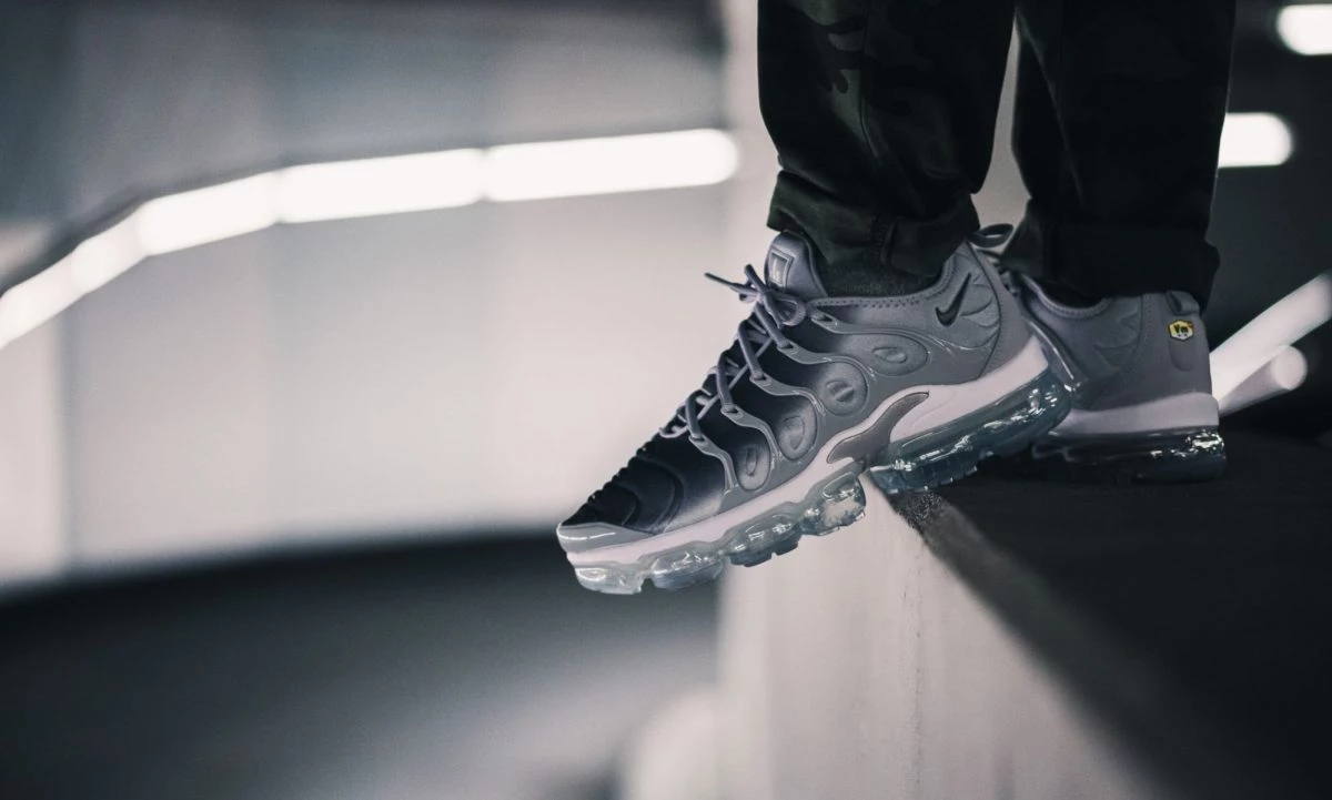 Black and grey vapormax plus on sale