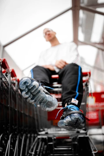 OFF-WHITE x Nike Air VaporMax Black - on feet