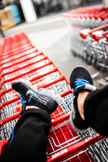 OFF-WHITE x Nike Air VaporMax Black - on feet