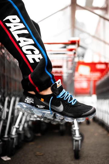 OFF-WHITE x Nike Air VaporMax Black - on feet