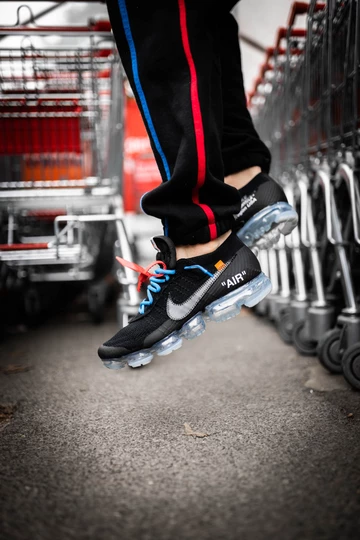OFF-WHITE x Nike Air VaporMax Black - on feet