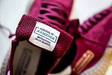 adidas Kamanda Burgundy - detailed look