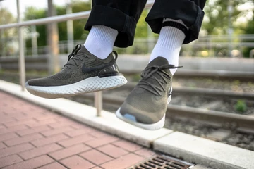 Nike Epic Flyknit React Cargo Khaki
