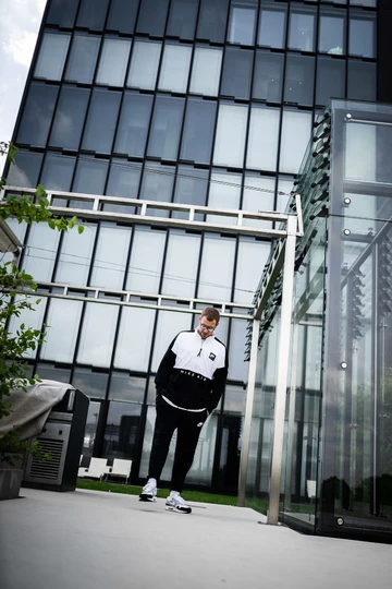 Outfit: Nike Sportswear x Air Max 1 Grey/Black