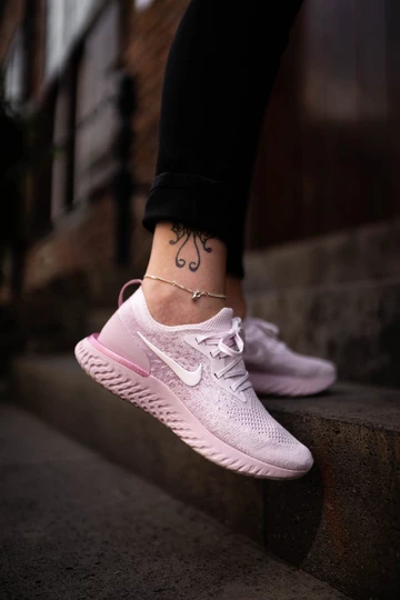 Nike Epic Flyknit React Pink - on feet