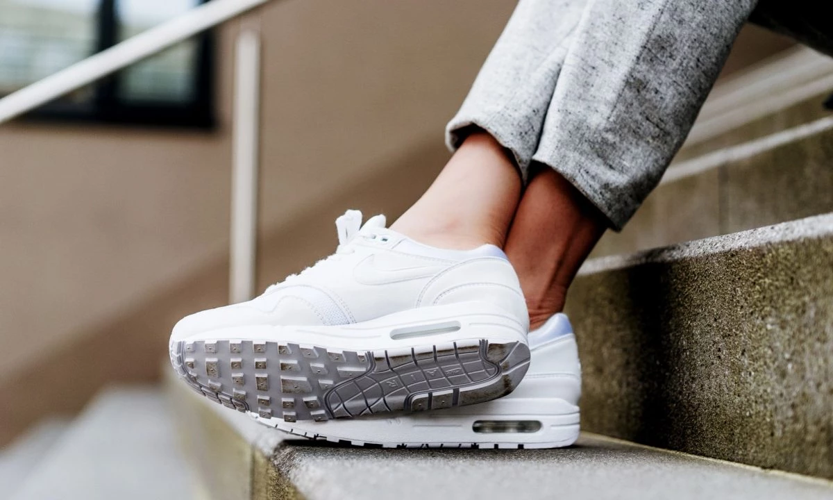 Nike air max 2018 all white hotsell