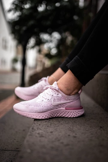 Nike Epic Flyknit React Pink - on feet