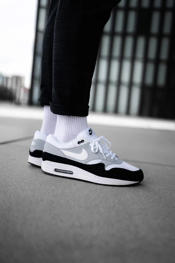 Outfit: Nike Sportswear x Air Max 1 Grey/Black