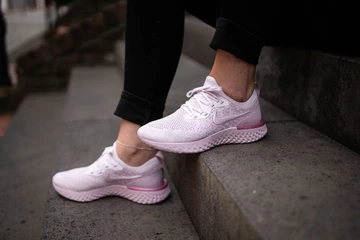 Nike Epic Flyknit React Pink - on feet