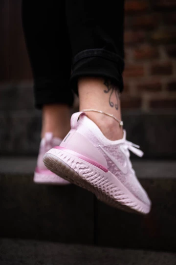 Nike Epic Flyknit React Pink - on feet