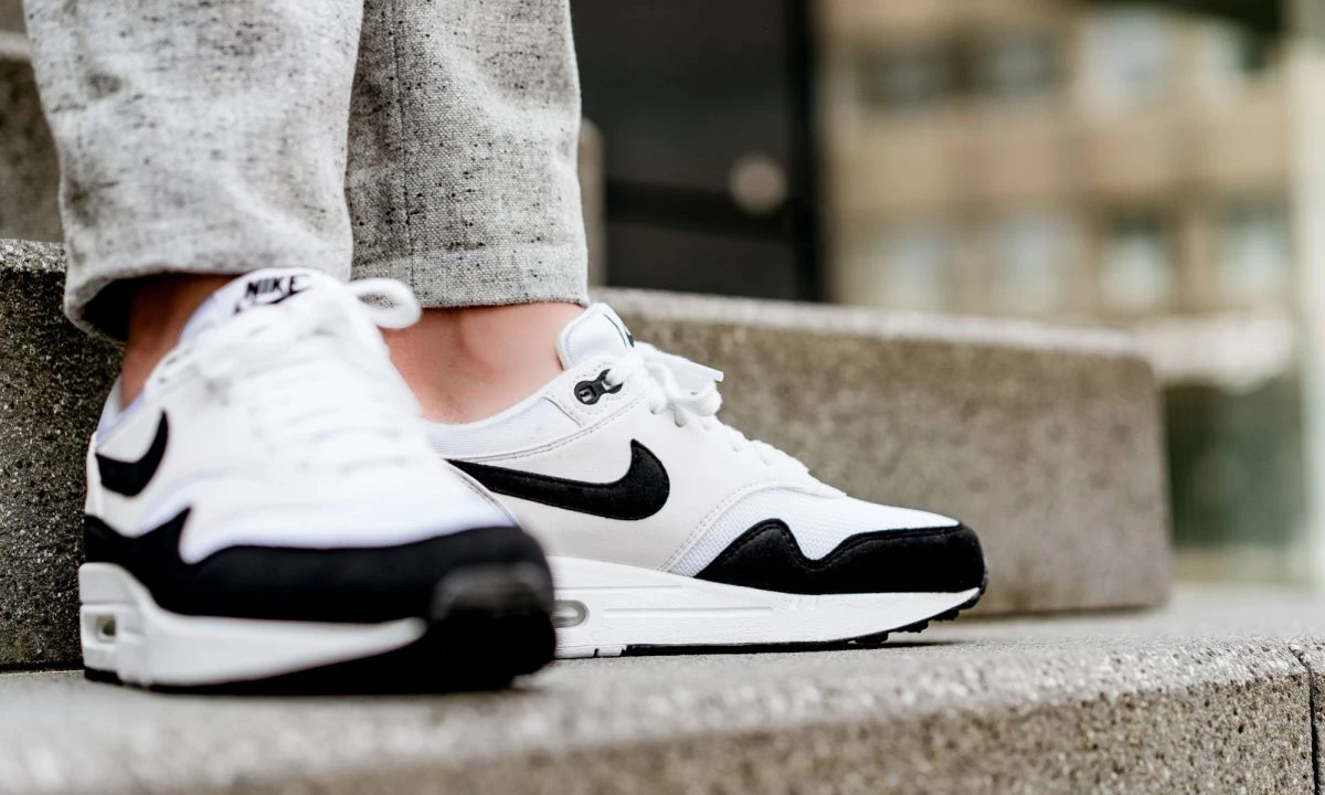 Nike Air Max 1 WMNS Black White Dead Stock