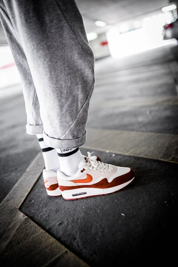 Am Fuß: Nike Air Max 1 Mars Stone