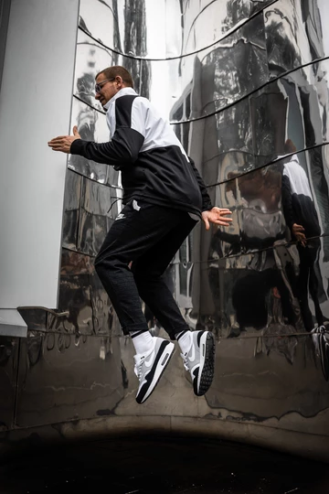 Outfit: Nike Sportswear x Air Max 1 Grey/Black