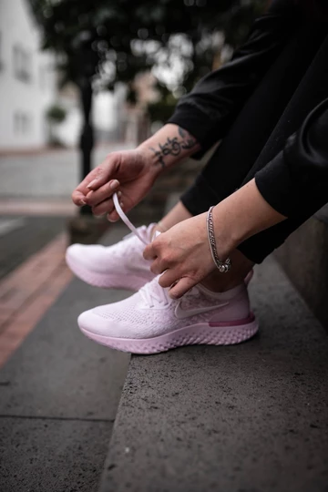 Nike Epic Flyknit React Pink - on feet