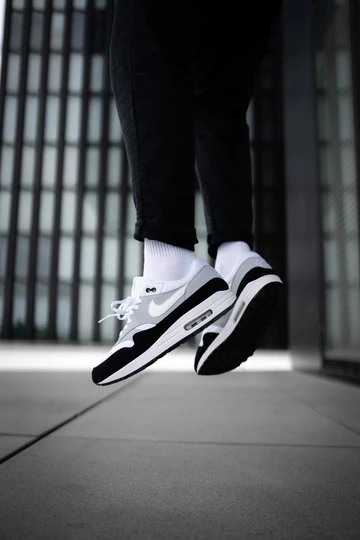Outfit: Nike Sportswear x Air Max 1 Grey/Black