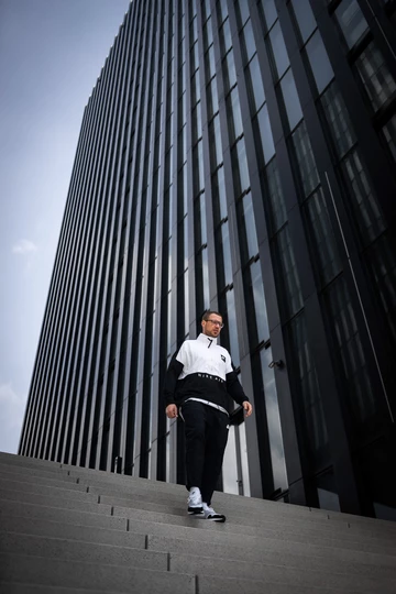 Outfit: Nike Sportswear x Air Max 1 Grey/Black