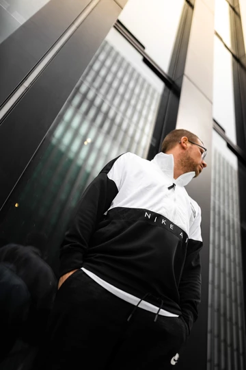 Outfit: Nike Sportswear x Air Max 1 Grey/Black