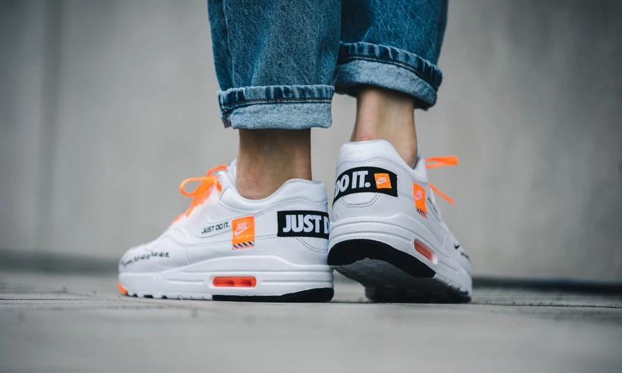 Air max 1 lux hot sale just do it pack sneakers