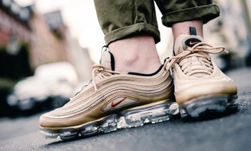 Nike WMNS Air VaporMax 97 Gold