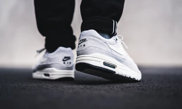 Nike Air Max 1 Mini-Swoosh