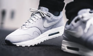 Nike Air Max 1 Mini-Swoosh
