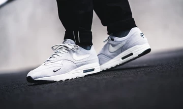 Nike Air Max 1 Mini-Swoosh